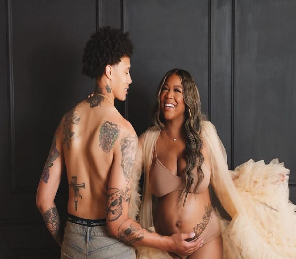 Griner-goes-topless-in-proud-pose-with-pregnant-wife.png